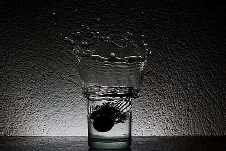 Черно-бели, едър план, тъмно, напитка, капка, стъкло, течност