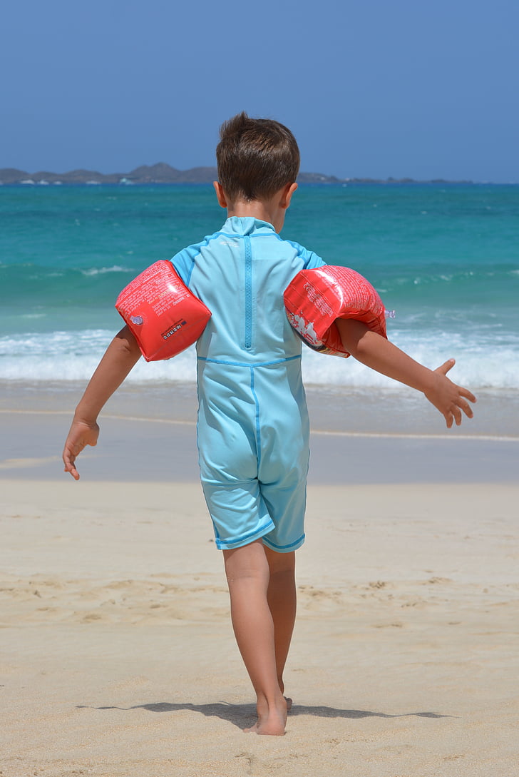 gutt, stranden, sjøen, medfølgende gummiringene, UV Dress, barn, folk
